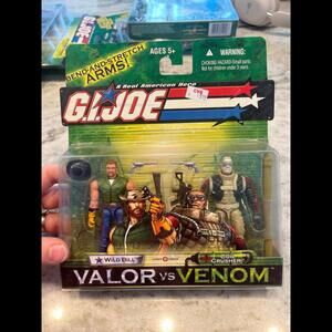 Hasbro GI JOE Valor vs Venom 2004 WILD BILL COIL CRUSHER Comic Action Figure Set